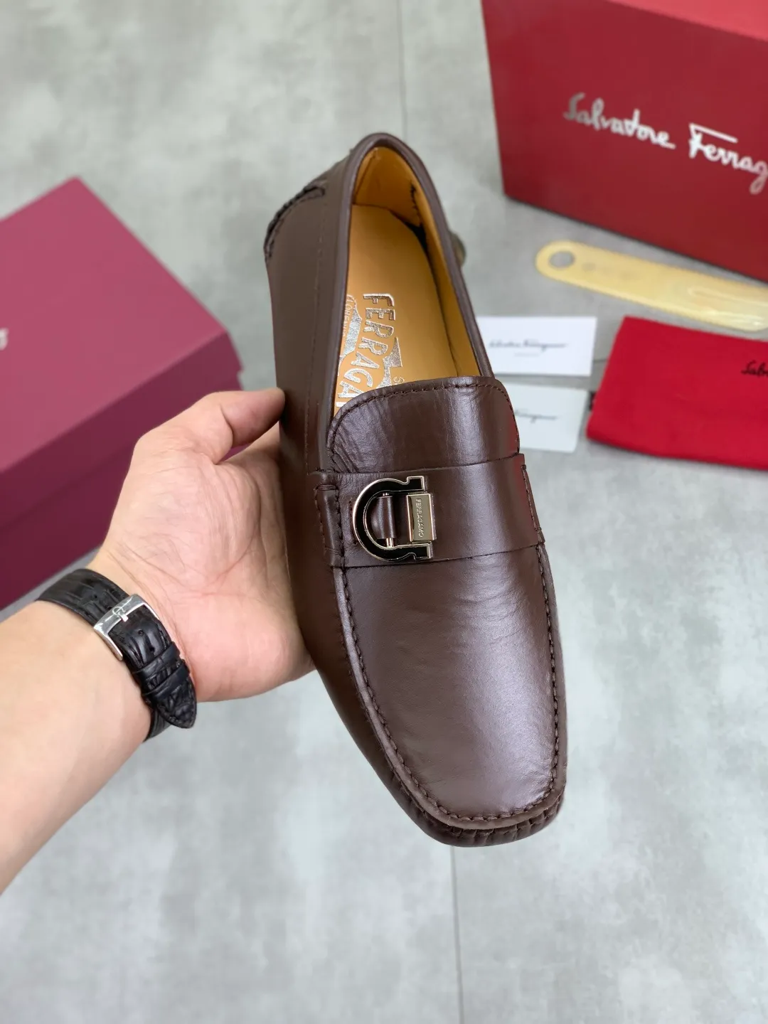 Men's shoes 💰P542 New model, high quality [Ferragamo/Ferragamo] Latest lazy slip-on shoes Original imported calfskin, imported cowhide lining + original luxury metal buckle + original combination outsole Comparison without pressure Code number: 38-45